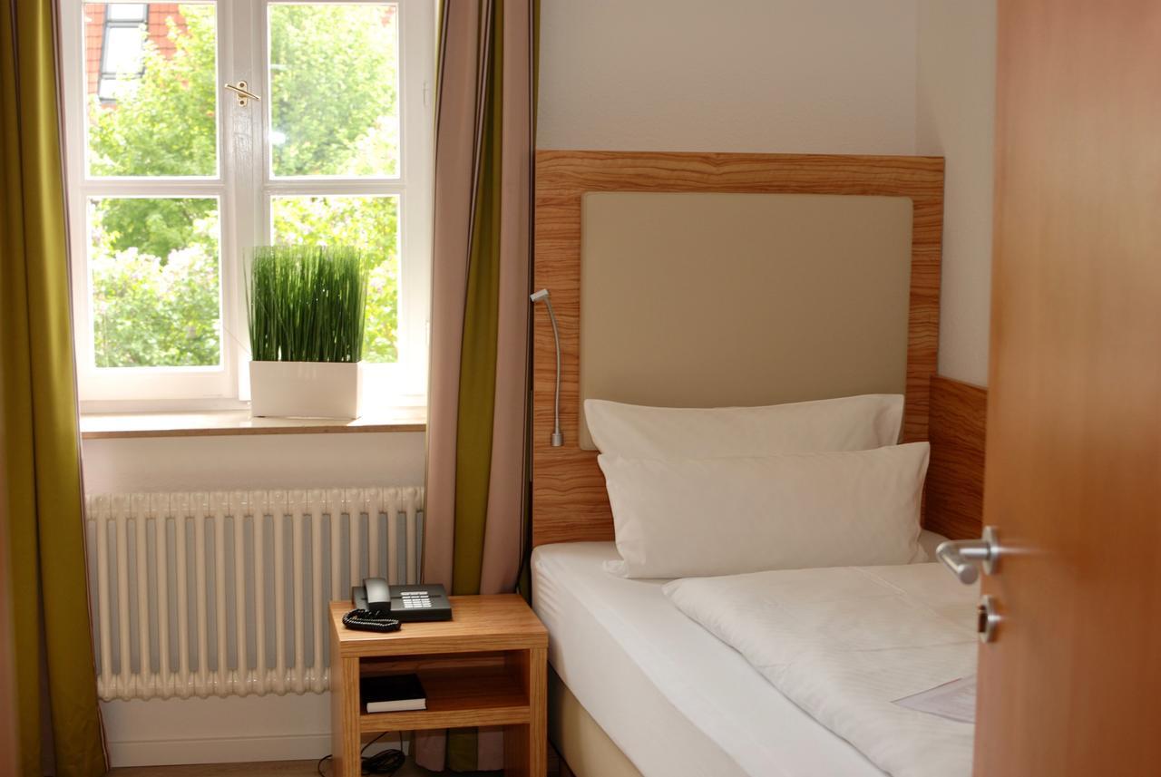 Alt Warburg Hotell Exteriör bild